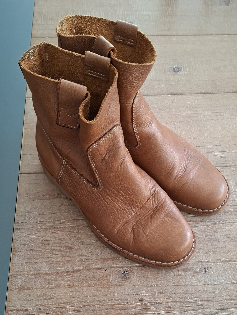 Roots Tan Slouchy Leather Chelsea/Chukka Boots Gum/Rubber Sole (Size ~7.5)